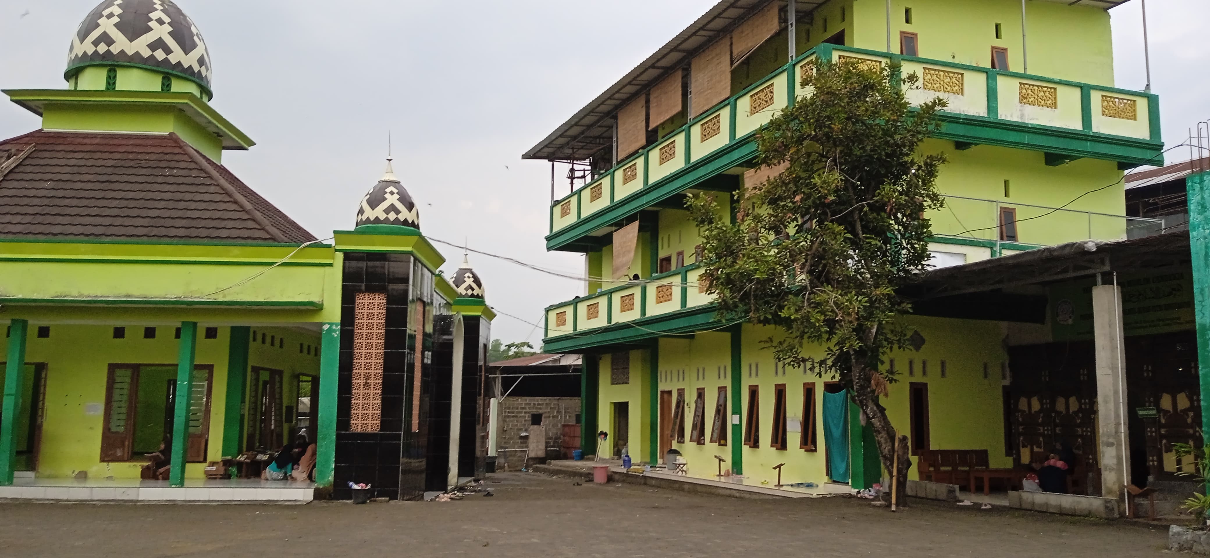 Fasilitas Pondok Pesantren Hamalatul Quran Putri